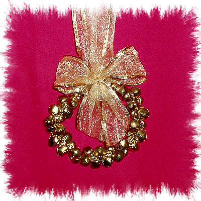 WREATH OF GOLDEN CHRISTMAS BELLS